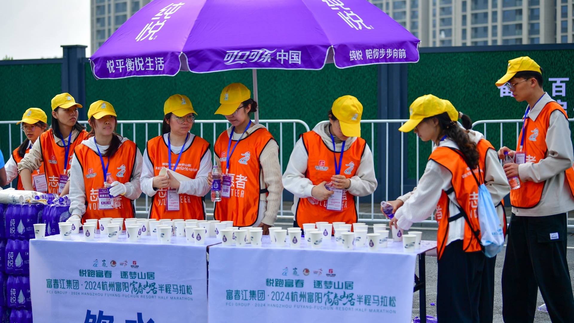 富春江集团-2024杭州富阳-富春山居半程马拉松鸣枪开跑(图9)