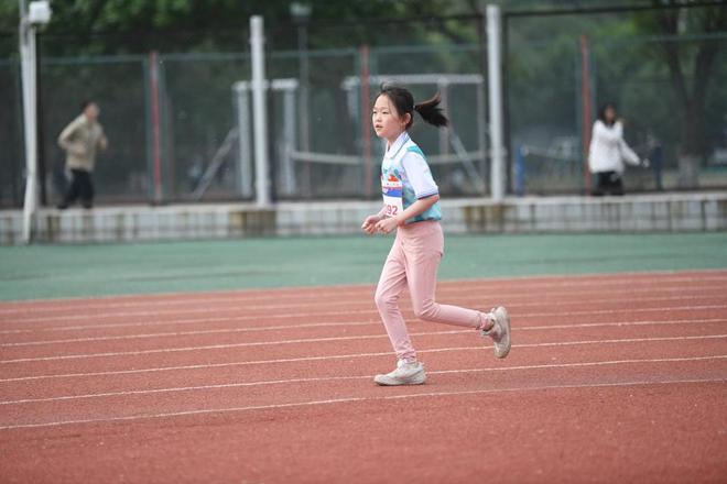 全民参与挑战自我！父女二人同获金牌！(图2)