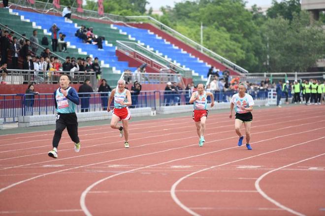 全民参与挑战自我！父女二人同获金牌！(图3)