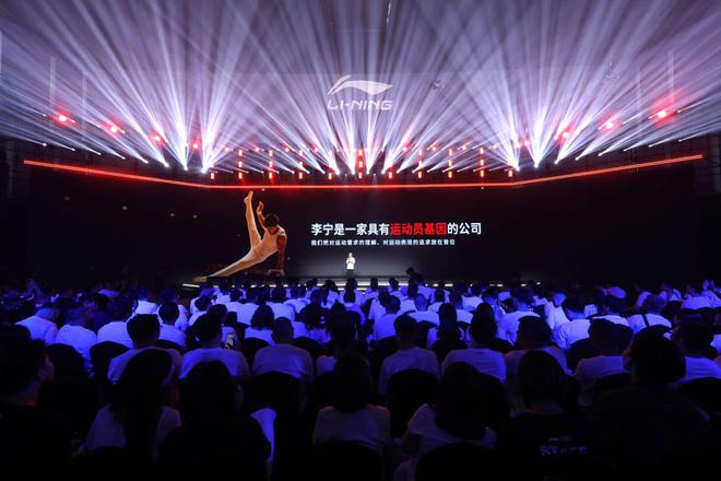 深一度｜一场主题大秀背后李宁“卷”动科技创新