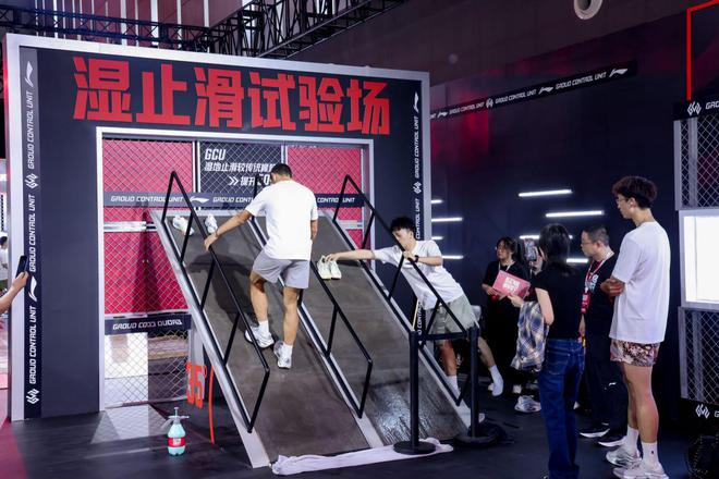 深一度｜一场主题大秀背后李宁“卷”动科技创新(图5)