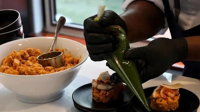 一觉醒来刷爆了！最时尚？最穷酸？巴黎奥运到底看点多？还是槽点多？(图10)