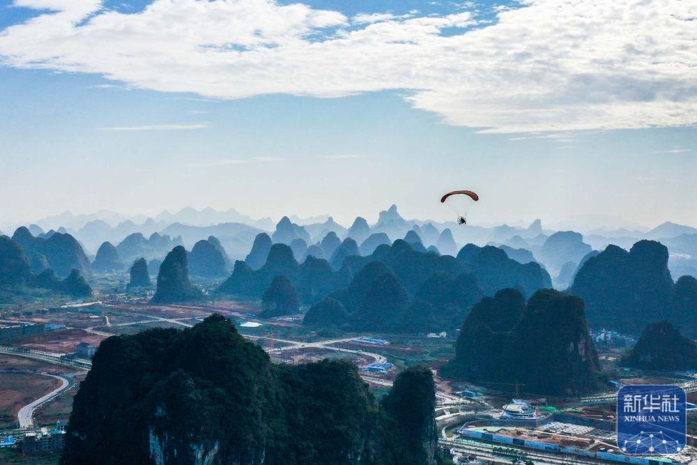 国社之镜·世纪光影体育强国之路上影像见证中国体育产业“加速跑”