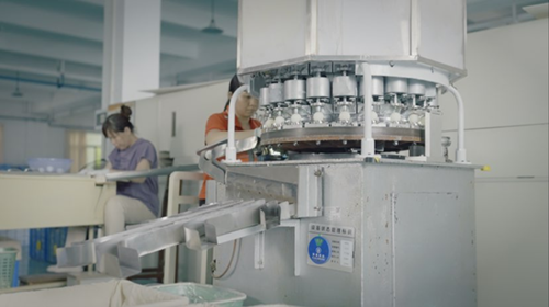 奥运消费拼出圈：“奥运经济”热辣滚烫“中国智造”的周边产品卖爆了(图3)