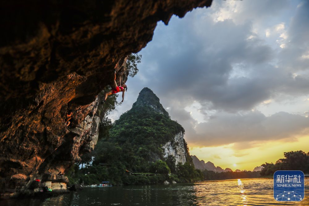 国社之镜·世纪光影丨体育强国之路上影像见证中国体育产业“加速跑”(图5)