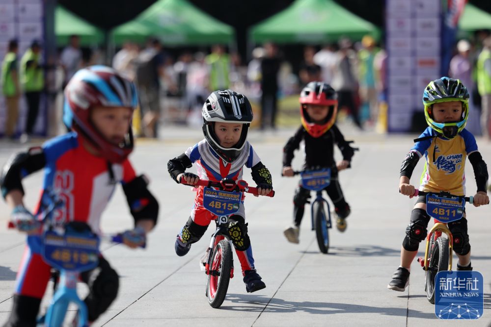 国社之镜·世纪光影丨体育强国之路上影像见证中国体育产业“加速跑”(图18)