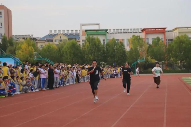 激情飞扬青春绽放——新东云教育集团2024年秋季田径运动会