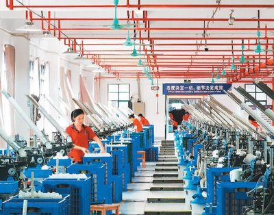 羽毛球、乒乓球、滑板看“中国造”体育用品“飞”向世界