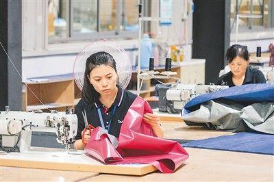 羽毛球、乒乓球、滑板看“中国造”体育用品“飞”向世界(图2)