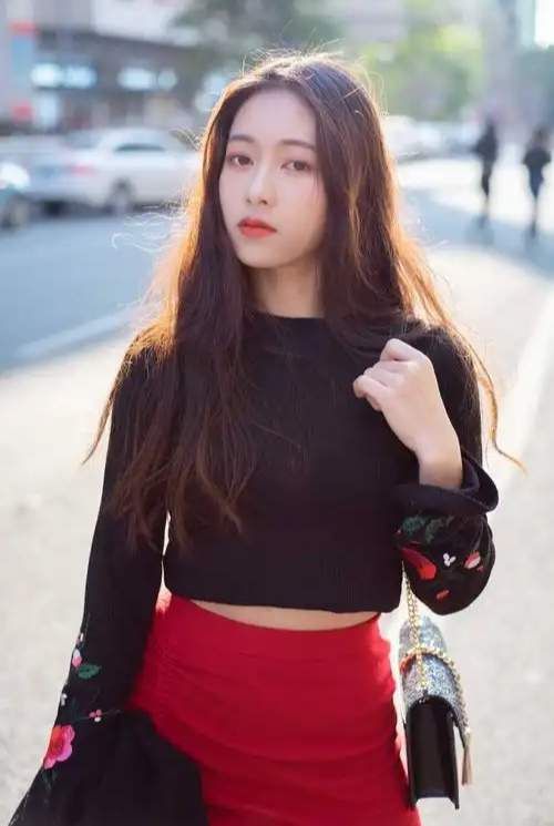 完美体育网站前中国体操名将转型擦边女主播：利用肢体让大家开心准备了道具(图3)