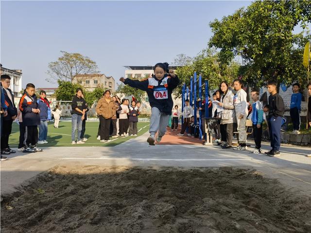 安居区三家小学2024年冬季田径运动会圆满落幕完美体育网站(图2)