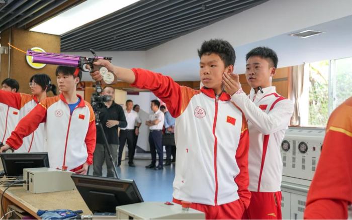 2024年中国国家队公益服务大行动重庆站举完美体育网站办(图3)