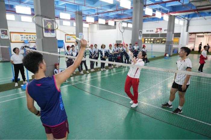 2024年中国国家队公益服务大行动重庆站举完美体育网站办(图2)