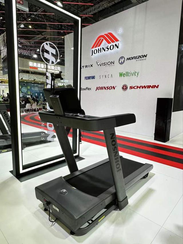 可以自动导航的扫地机器人、可以有效减震的智能跑步机首发新品门道多进博天花板(图9)