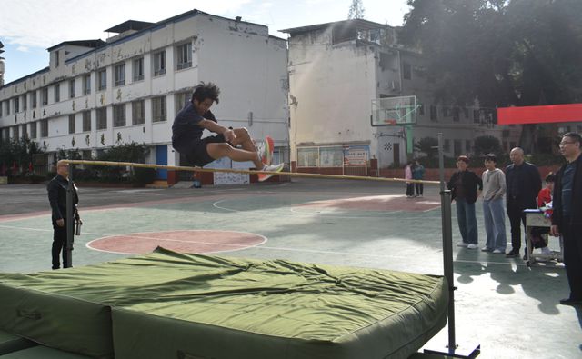 完美体育网站遂宁市安居区横山初中成功举办2024年冬季田径运动会(图4)