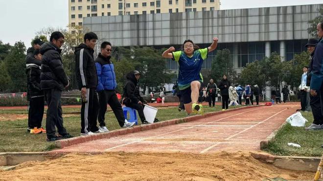 破8项记录！嵩明县2024年青少年田径运动会取佳绩(图3)