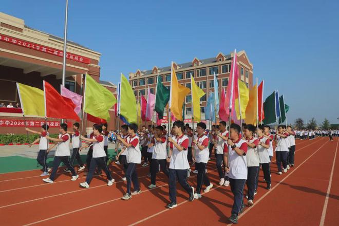 “悦运动悦快乐”——胶州市空港中学2024年第二届秋季田径运动会(图3)