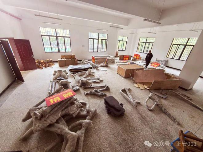 爱心俱乐部向正安县第三中学捐赠价值75000元体育训练器材(图3)