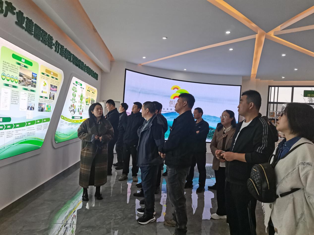 陕西省吴起县组织农技人员及优秀高完美体育网站素质农民赴成都农业培训(图2)