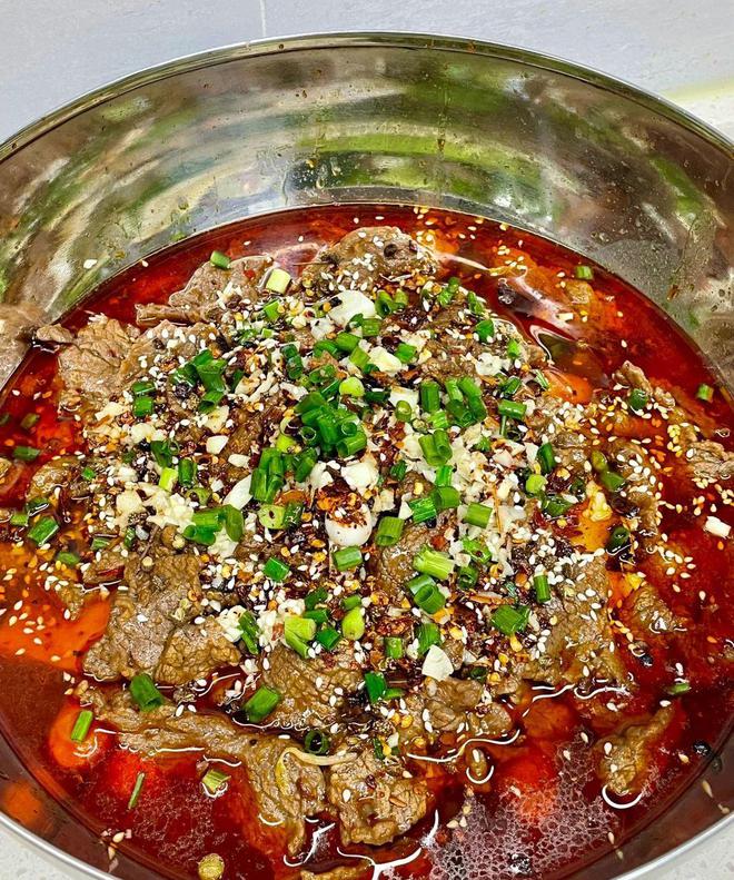 四川经典名菜：水煮牛肉的魅力(图2)