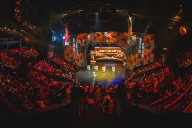 完美体育看杂技见证“套餐票”上市千余市民畅玩“大乐透乐善之夜”(图4)