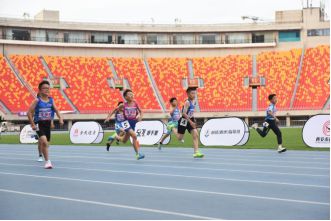 完美体育中国田径大众达标系列赛暨派燃烧·2024年西安市田径公开赛在陕西省体育场开幕！(图5)