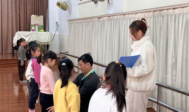 完美体育花山15名小将入选广州体操队(图2)