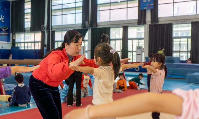 完美体育花山15名小将入选广州体操队(图4)