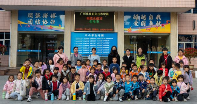 完美体育花山15名小将入选广州体操队(图5)