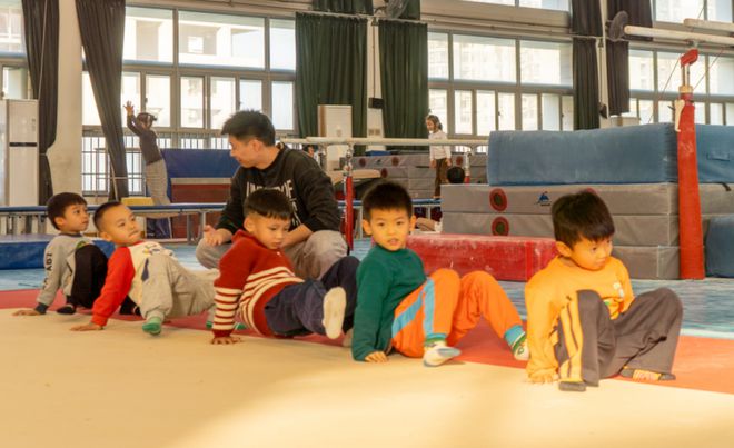 完美体育花山15名小将入选广州体操队(图3)