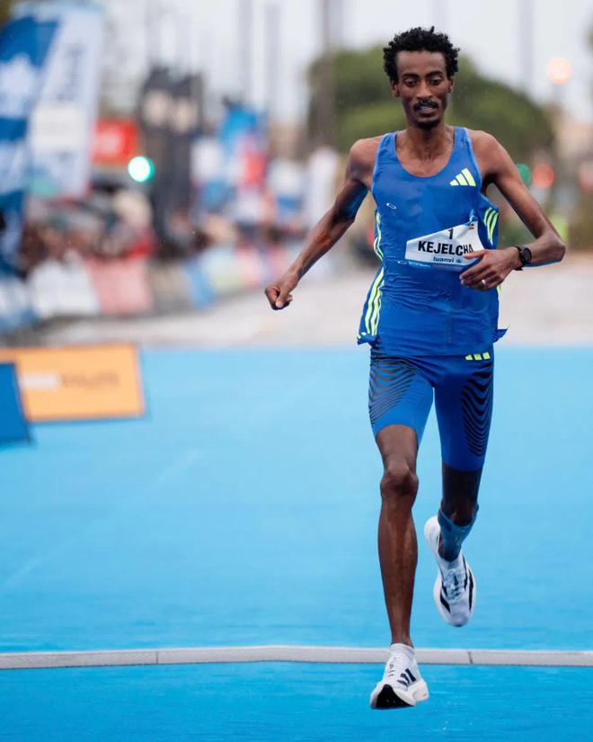 世界、亚洲、国内中长跑最好成绩2024年度(图26)