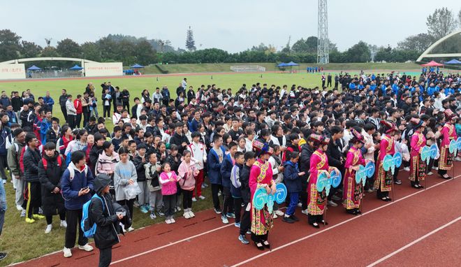 “燃”起来！2024年绵阳市青少年田径锦标赛在我完美体育网站县开赛(图2)