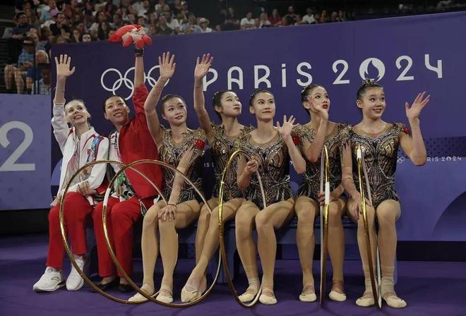 俄罗斯美女体操完美体育网站外教成中国媳妇！上海丈夫亮相晒领证照大秀恩爱(图13)