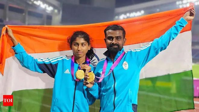 天生失明受尽嘲讽。她却找到自己的“眼睛”一起跑向全国最高领奖台(图5)