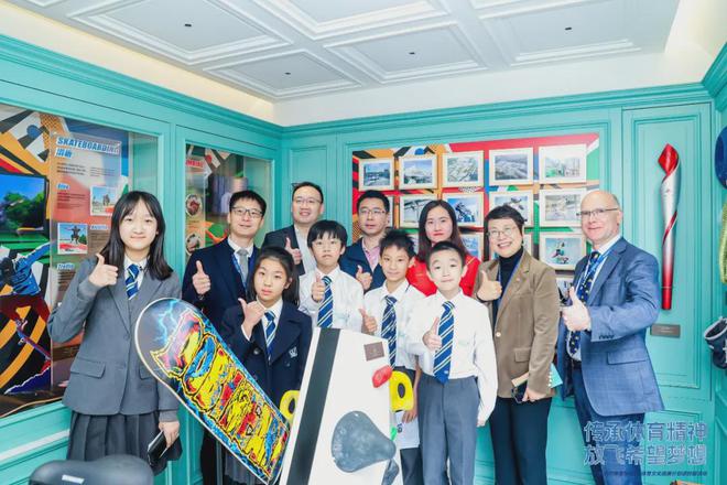 沃尔沃汽车“移动的体育博物馆”驶入上海闵行区诺达双语学校(图3)