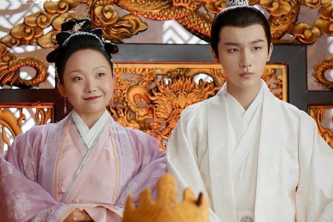 完美体育网站辣目洋子不当网红非得混娱乐圈里演戏凭一己之力毁了三部剧(图8)