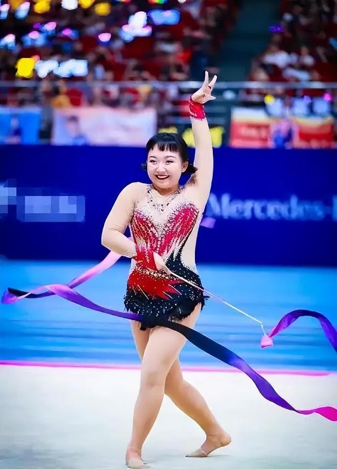 完美体育网站辣目洋子不当网红非得混娱乐圈里演戏凭一己之力毁了三部剧(图15)