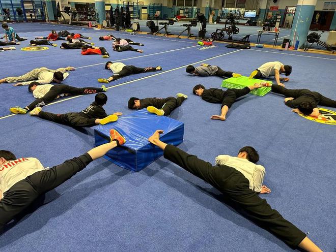 完美体育网站扎根普通小学体教融合向阳生长——走进郑州市金水区艺术小学体操训(图3)