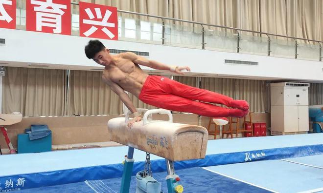 完美体育网站扎根普通小学体教融合向阳生长——走进郑州市金水区艺术小学体操训(图2)