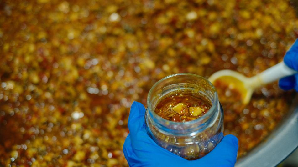 豆完美体育网站瓣酱“爱上”老鹰茶非遗焕新香飘万里(图7)