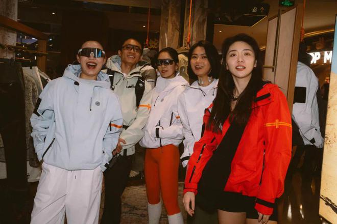 男子穿越鳌太线失联多日获救；恩施大峡谷引入外骨骼“机器腿”犀牛说完美体育(图24)