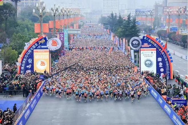 男子穿越鳌太线失联多日获救；恩施大峡谷引入外骨骼“机器腿”犀牛说完美体育(图28)