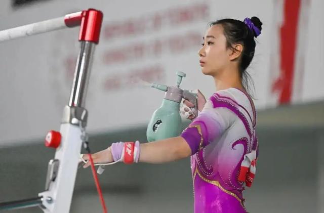 世界冠军！这个高难度动作以昆明姑娘杨凡予微的名字命名(图2)
