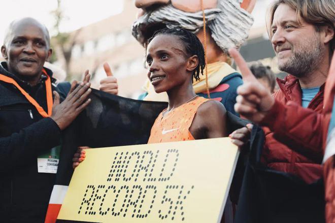 新一代长跑女王！“微笑刺客”切贝特完美体育网站(图3)