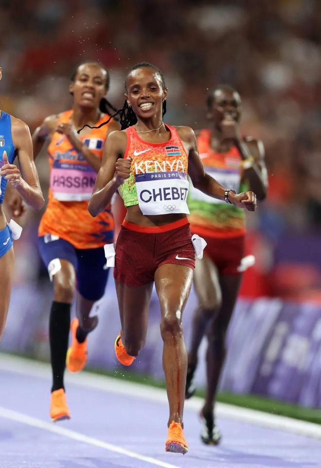 新一代长跑女王！“微笑刺客”切贝特完美体育网站(图8)