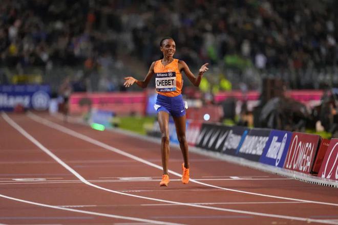 新一代长跑女王！“微笑刺客”切贝特完美体育网站(图9)