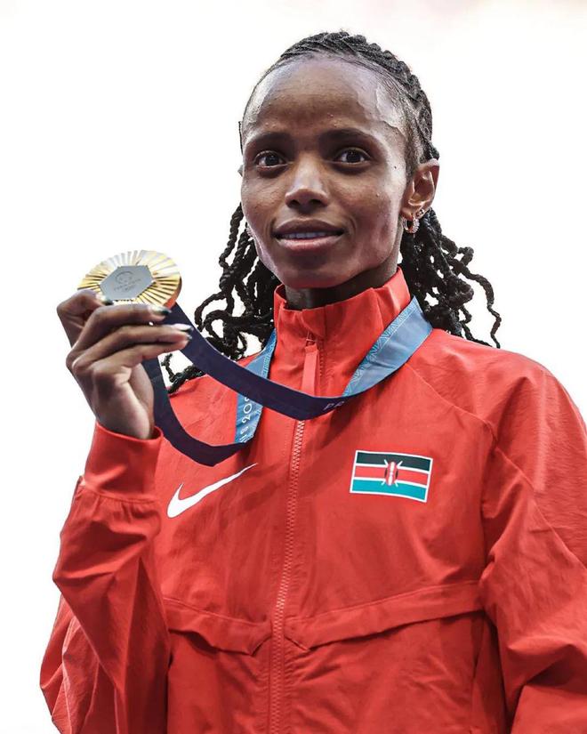 新一代长跑女王！“微笑刺客”切贝特完美体育网站(图12)