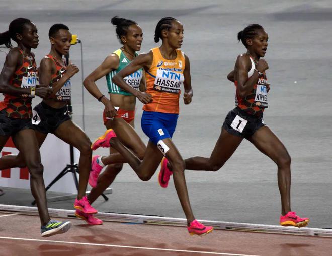 新一代长跑女王！“微笑刺客”切贝特完美体育网站(图13)