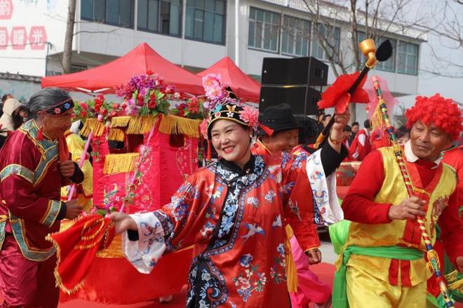 完美体育网站安徽泗县：“花漾经济”铺就农文旅融合致富路(图2)