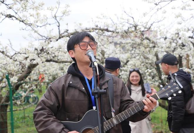 完美体育网站安徽泗县：“花漾经济”铺就农文旅融合致富路(图3)